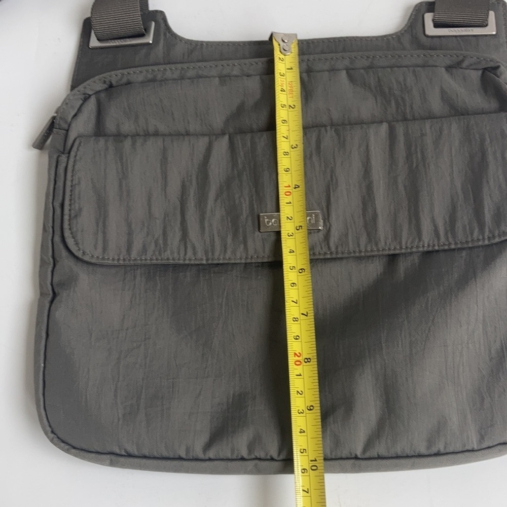 Baggallini Hailey gray (taupey) crossbody adjustable strap bag - Picture 11 of 16